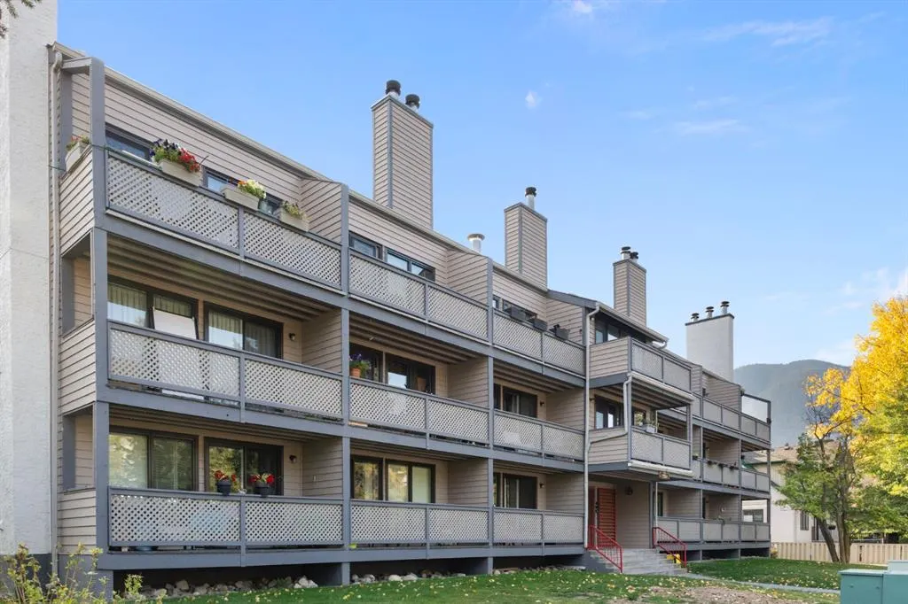 414 Squirrel Street, #202