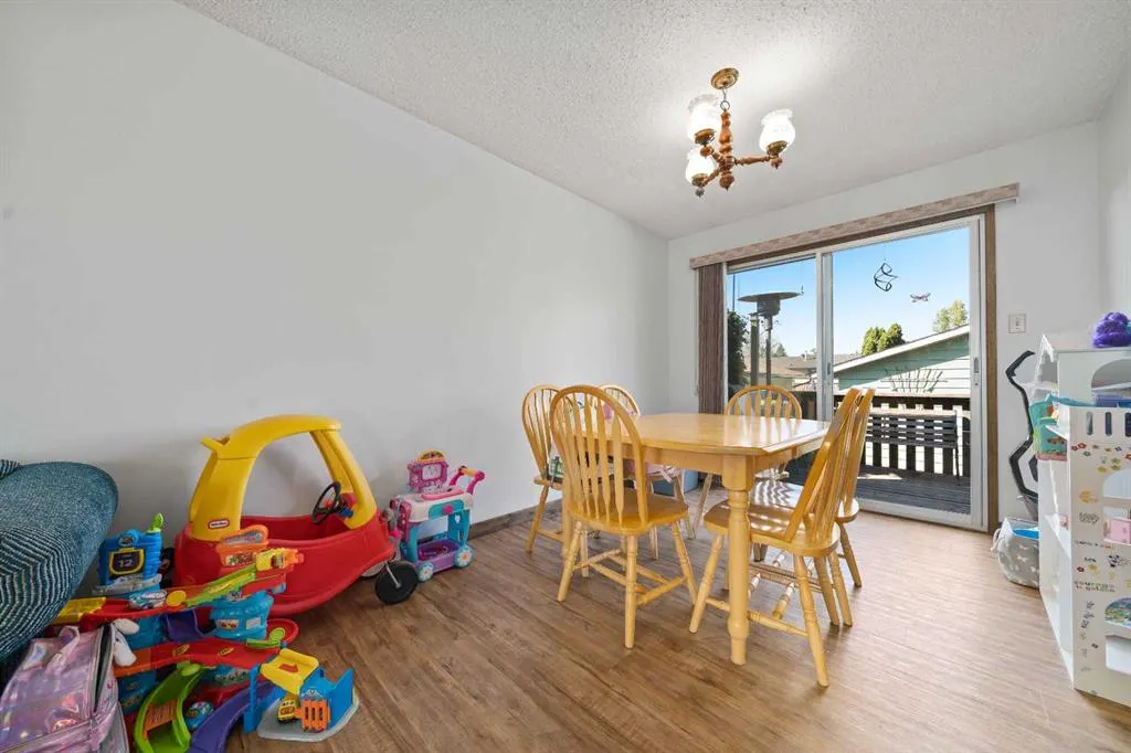14 Ross Glen Green SE