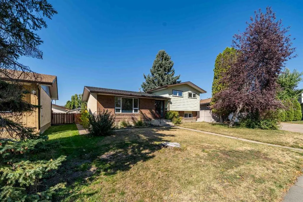 14 Ross Glen Green SE