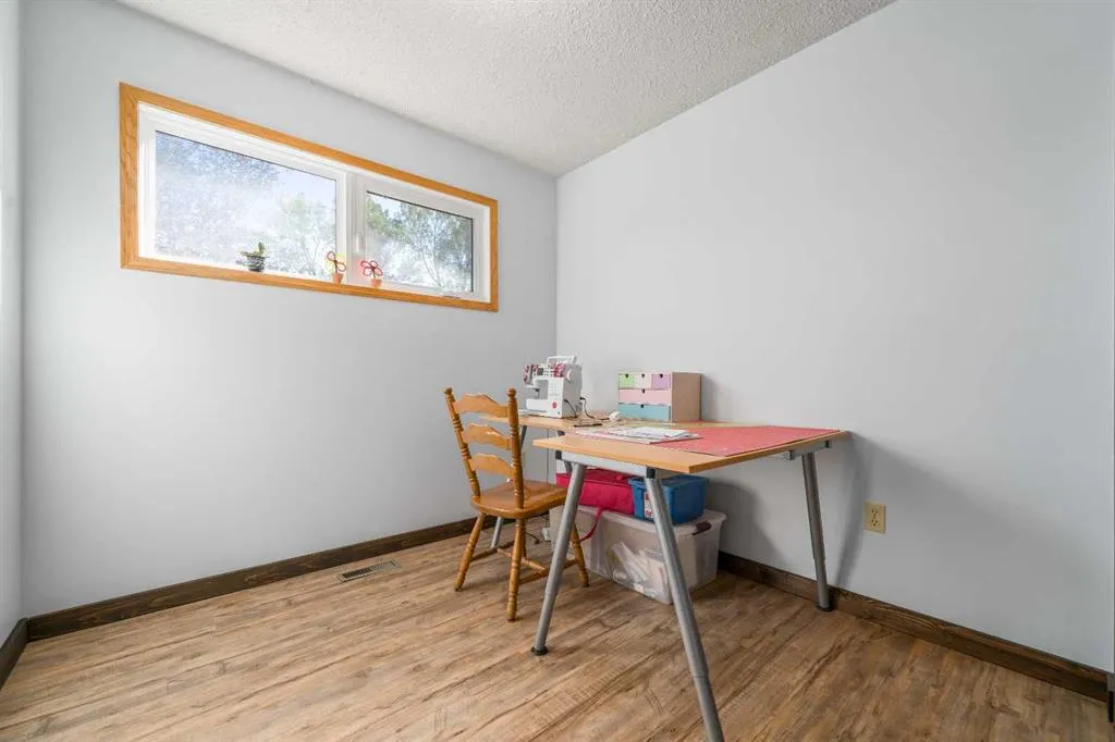 14 Ross Glen Green SE