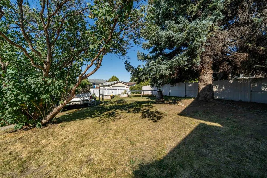 14 Ross Glen Green SE