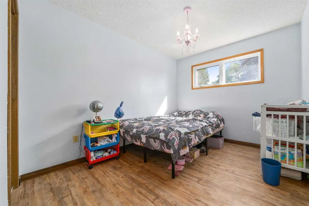 14 Ross Glen Green SE