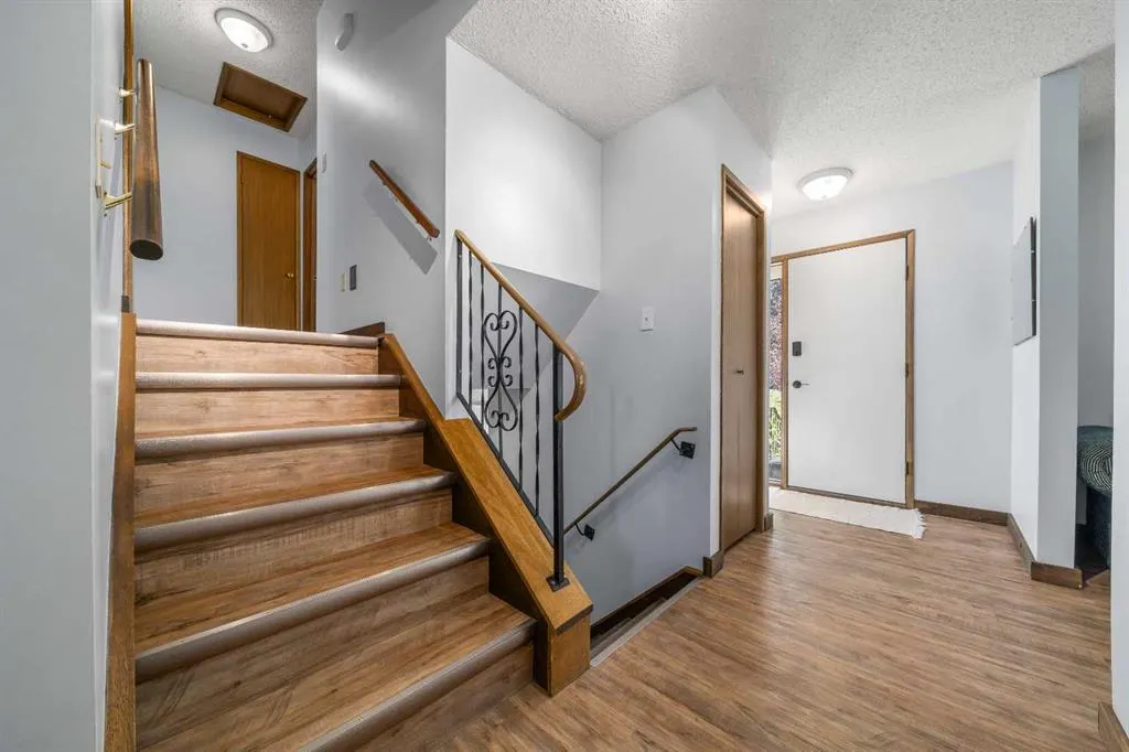 14 Ross Glen Green SE