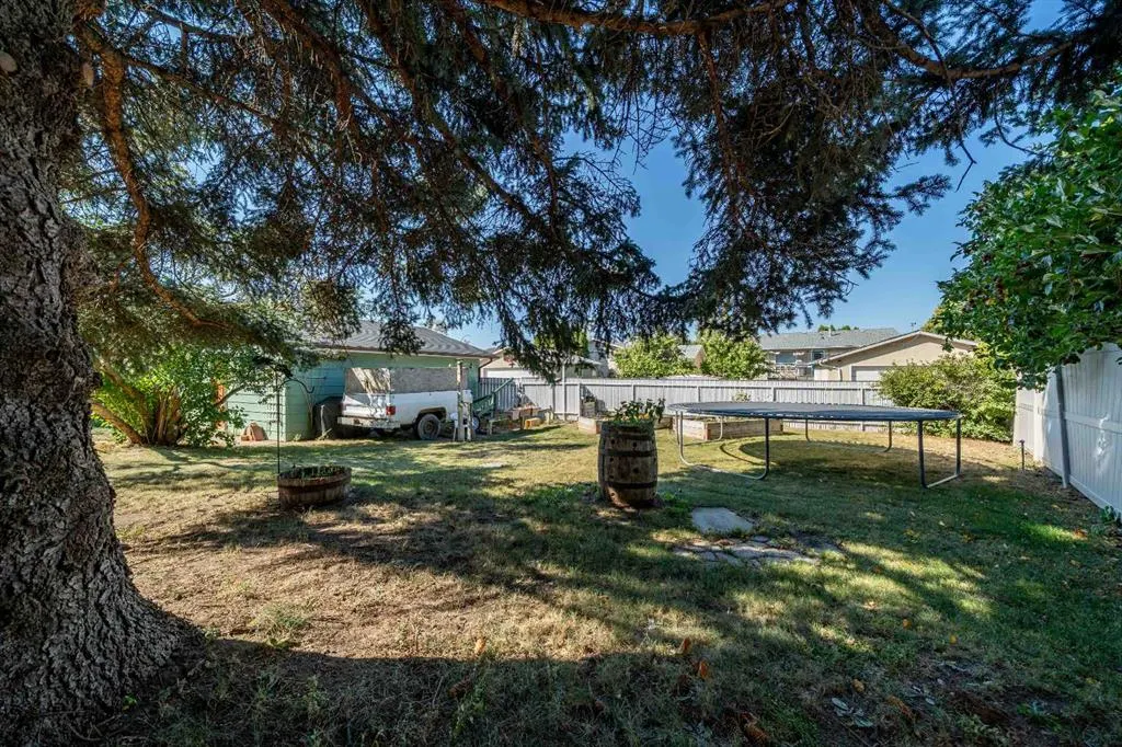 14 Ross Glen Green SE