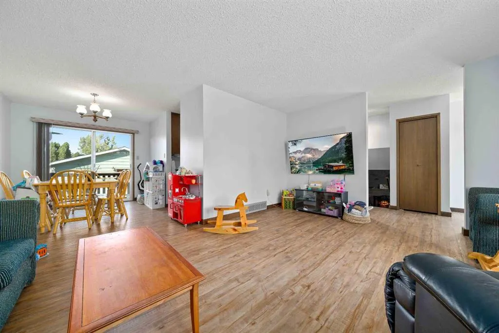 14 Ross Glen Green SE