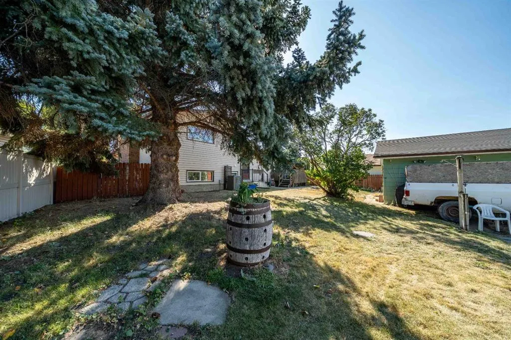 14 Ross Glen Green SE