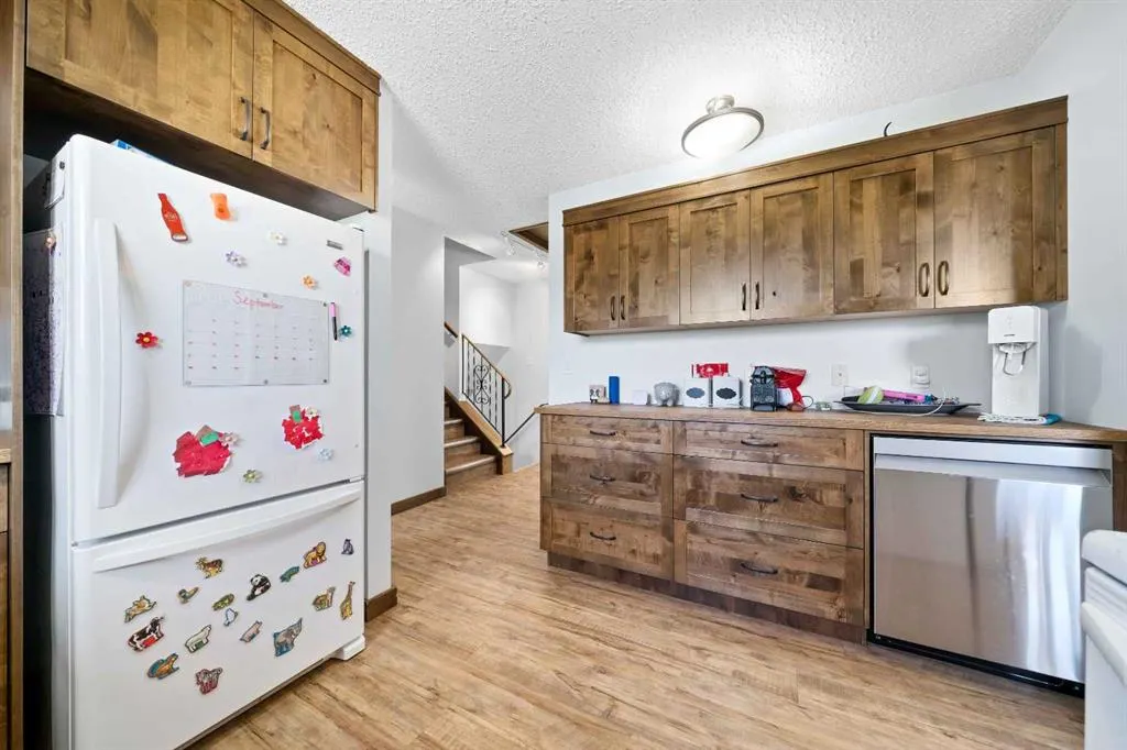 14 Ross Glen Green SE