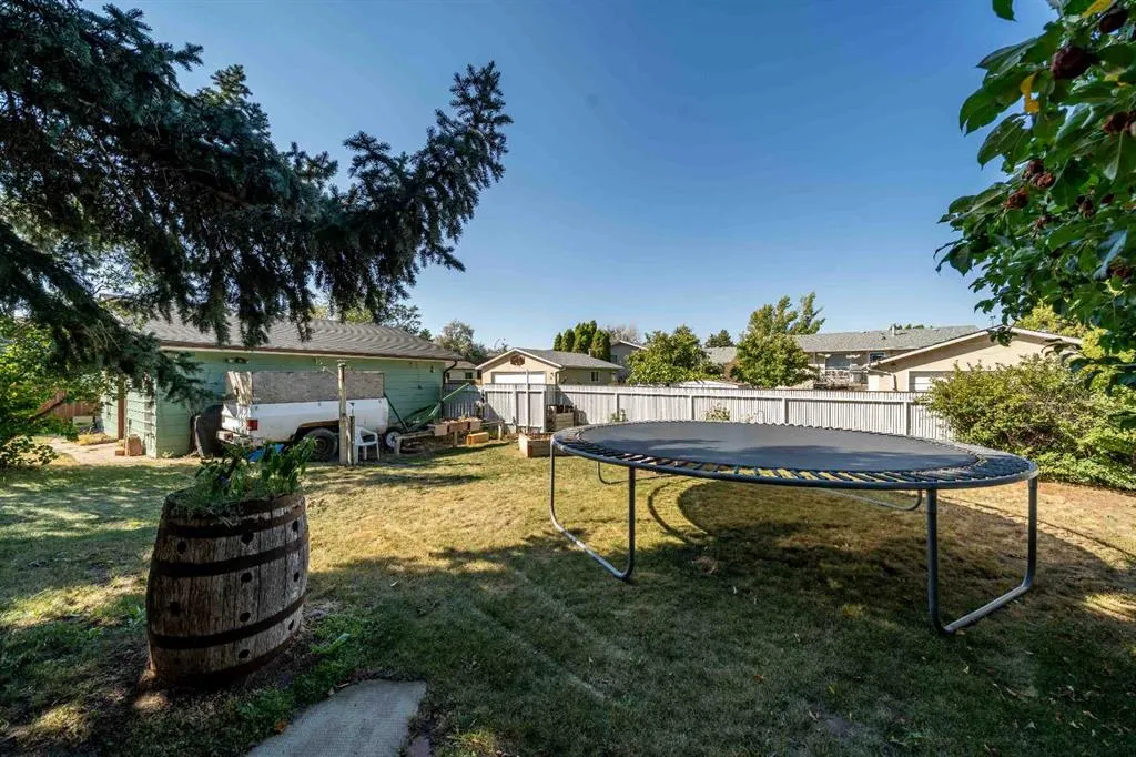 14 Ross Glen Green SE