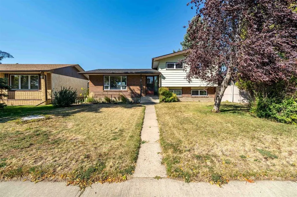 14 Ross Glen Green SE