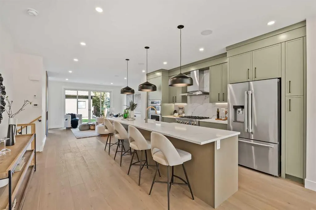 2013 34 Street SW