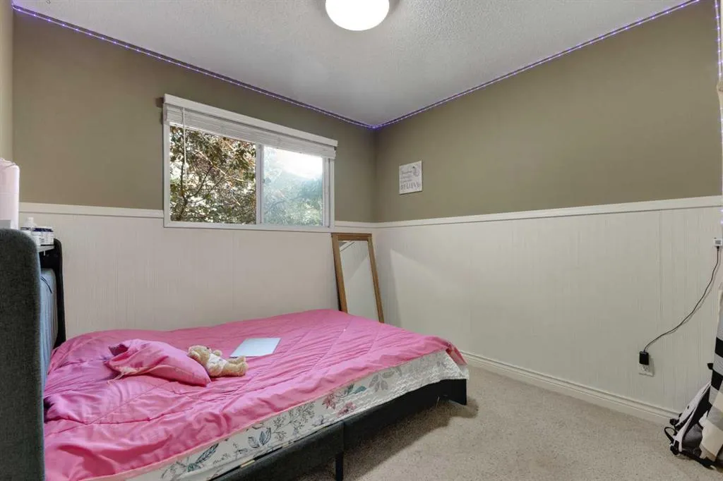 12 Templehill Bay NE