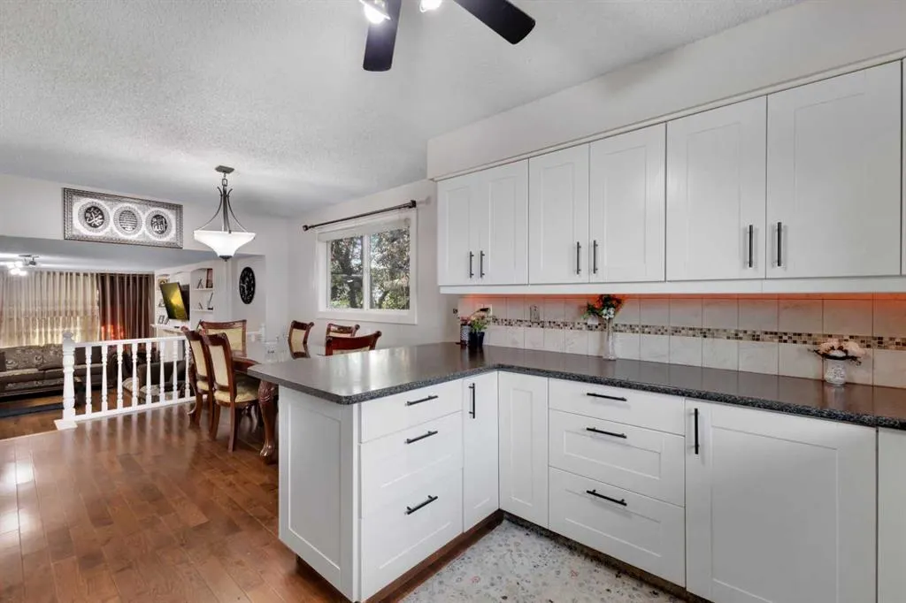 12 Templehill Bay NE