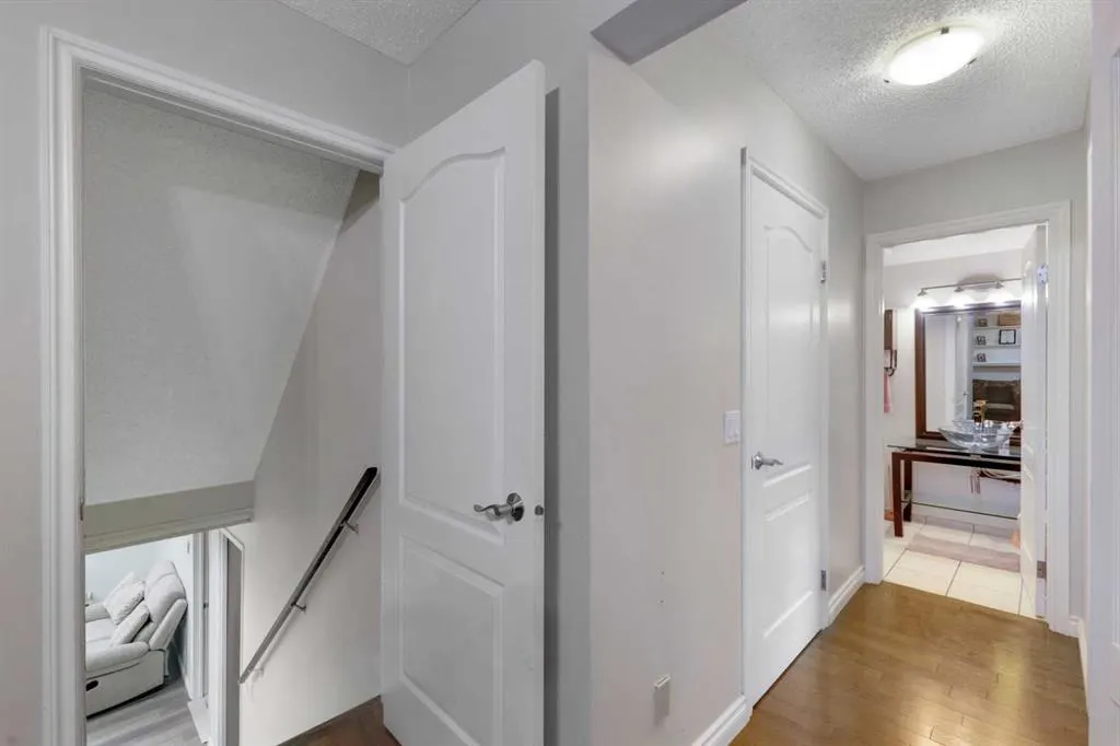 12 Templehill Bay NE