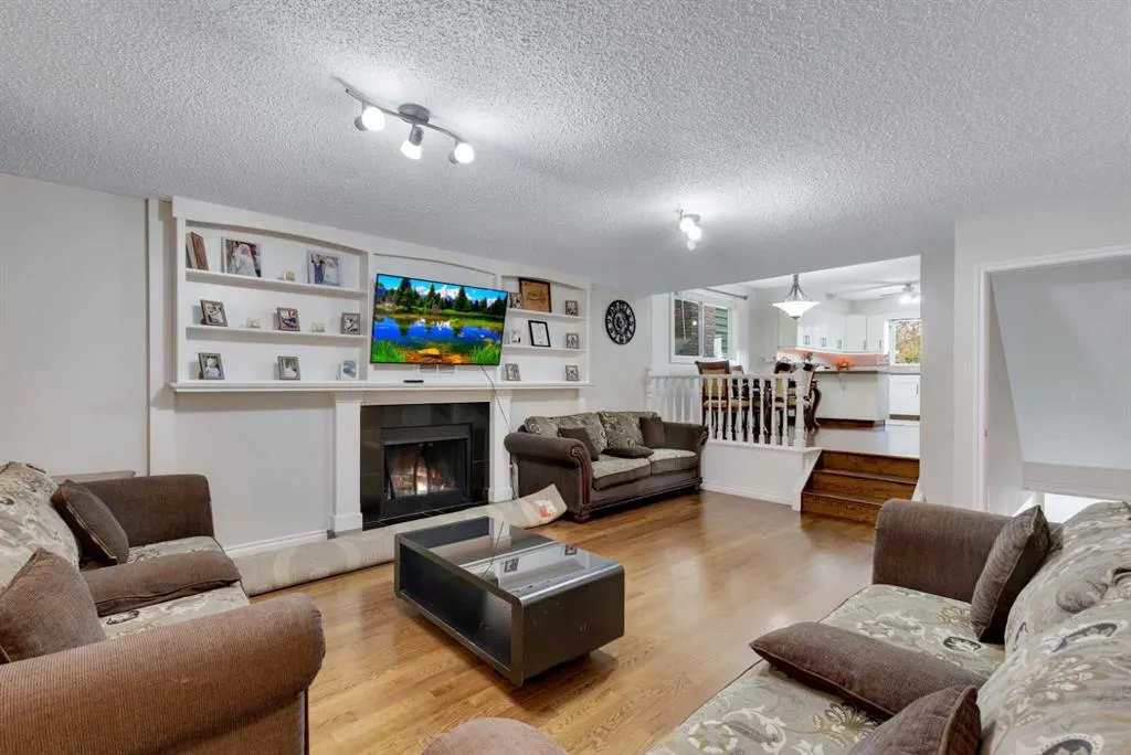 12 Templehill Bay NE