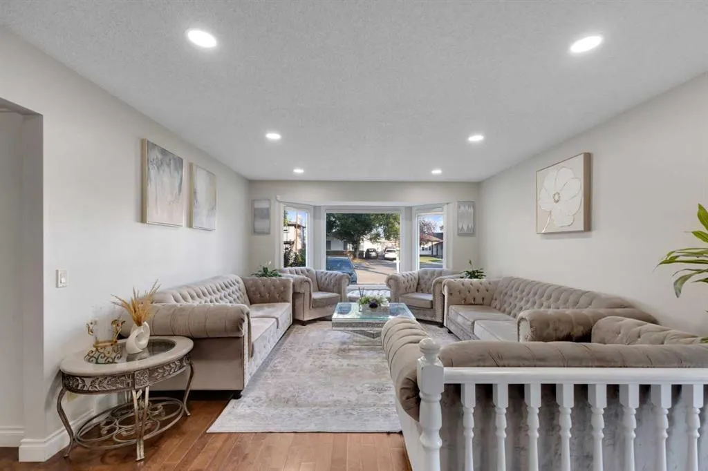 12 Templehill Bay NE