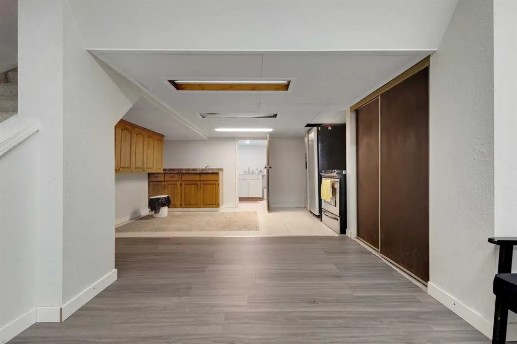 12 Templehill Bay NE
