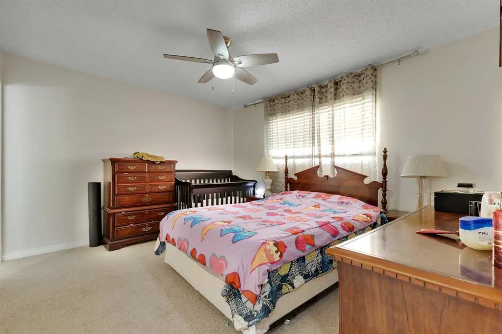 12 Templehill Bay NE