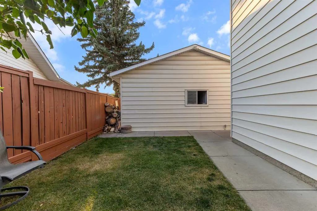 12 Templehill Bay NE