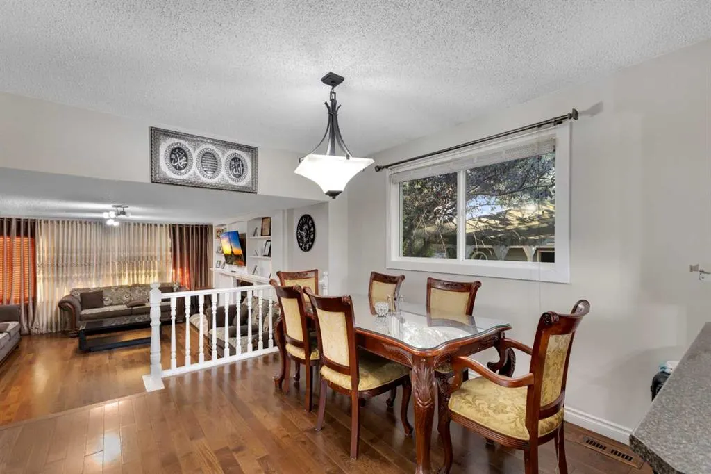 12 Templehill Bay NE