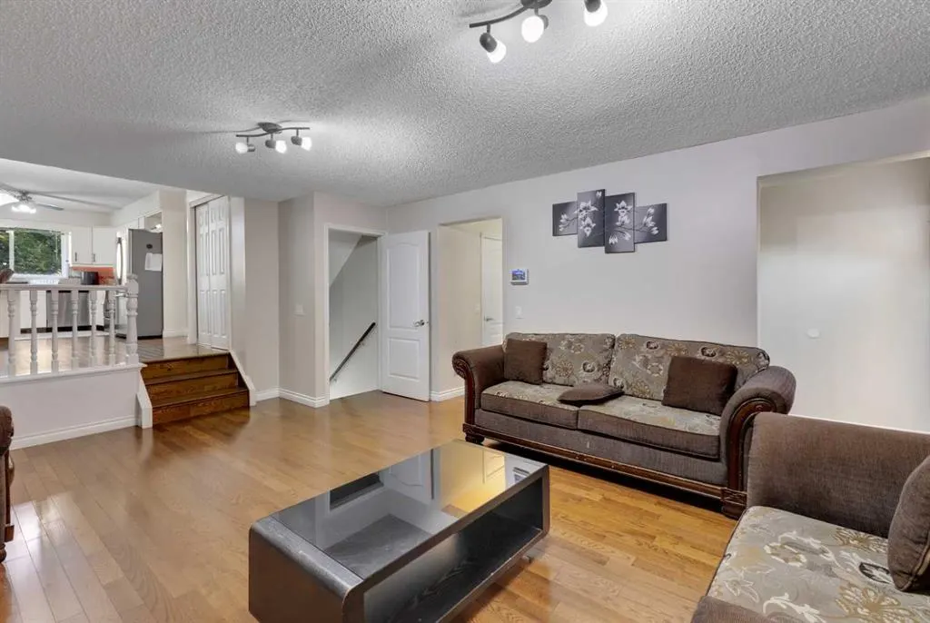 12 Templehill Bay NE