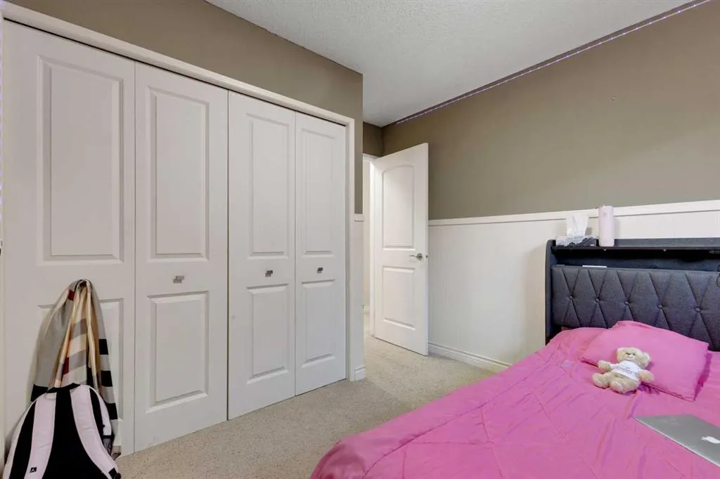 12 Templehill Bay NE