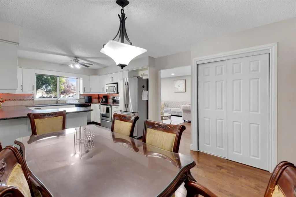 12 Templehill Bay NE