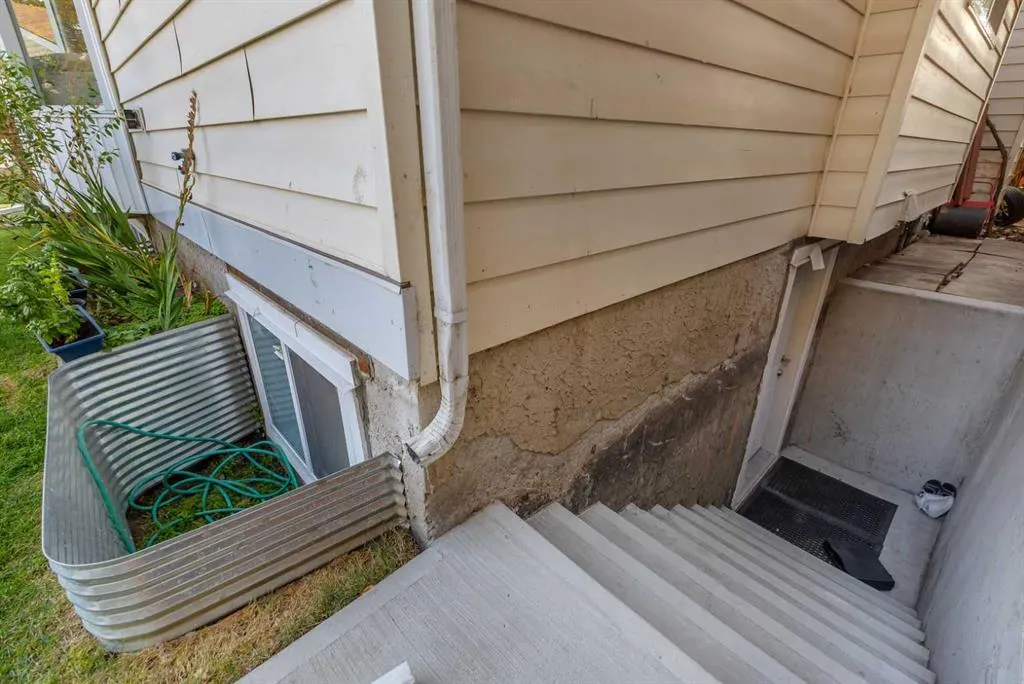 12 Templehill Bay NE