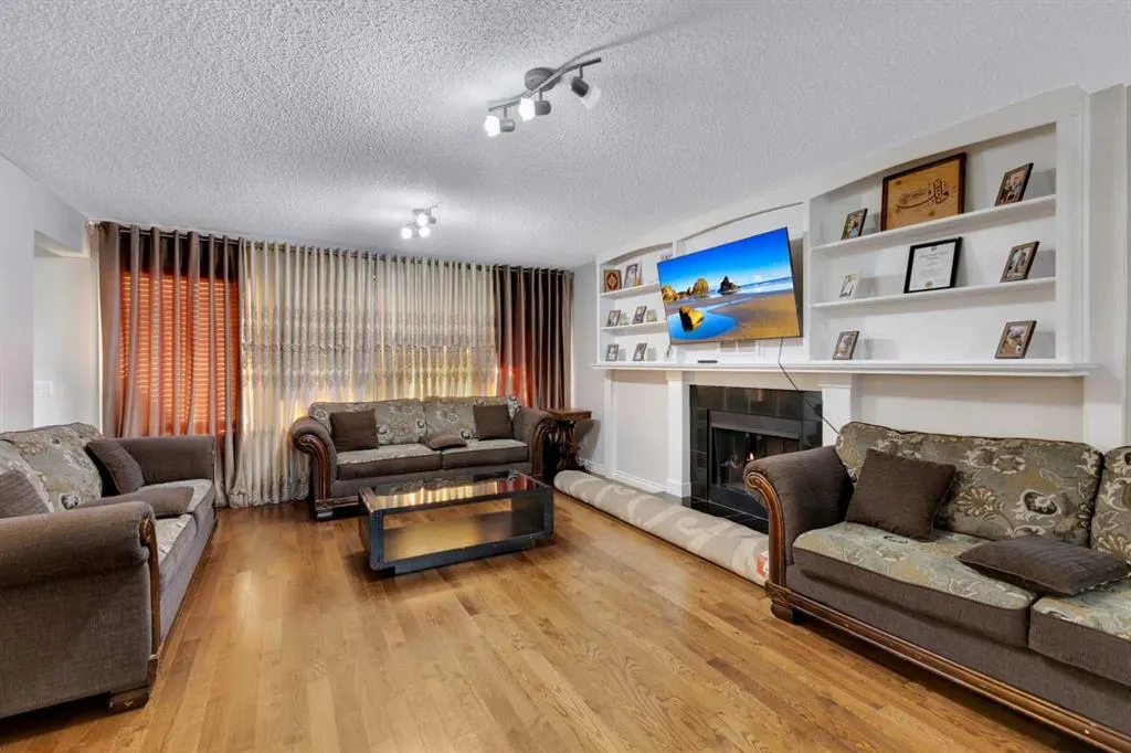 12 Templehill Bay NE