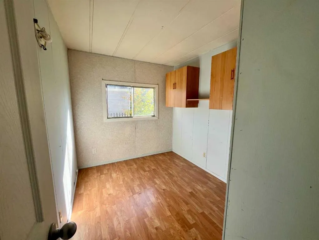 4802 54 Avenue, #15