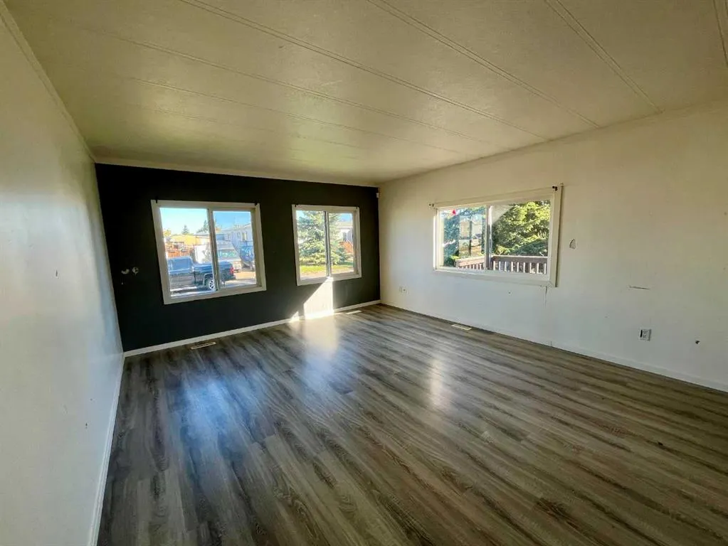 4802 54 Avenue, #15