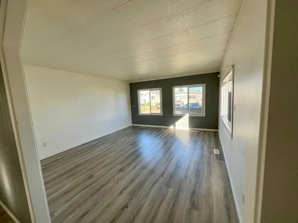 4802 54 Avenue, #15