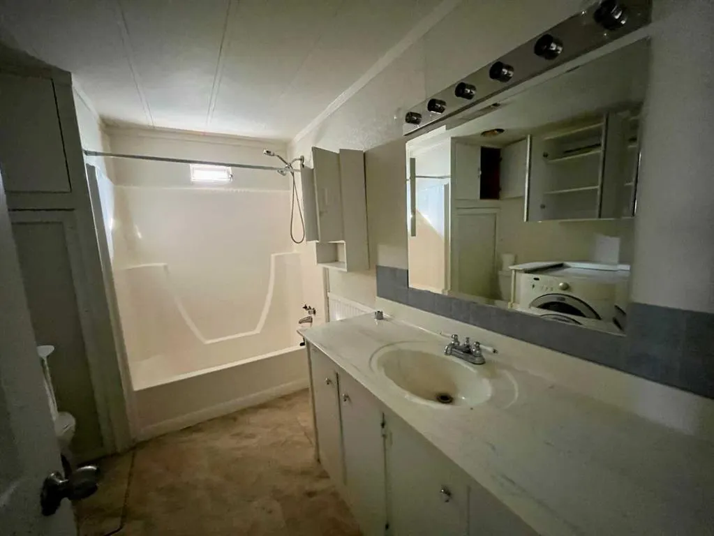 4802 54 Avenue, #15