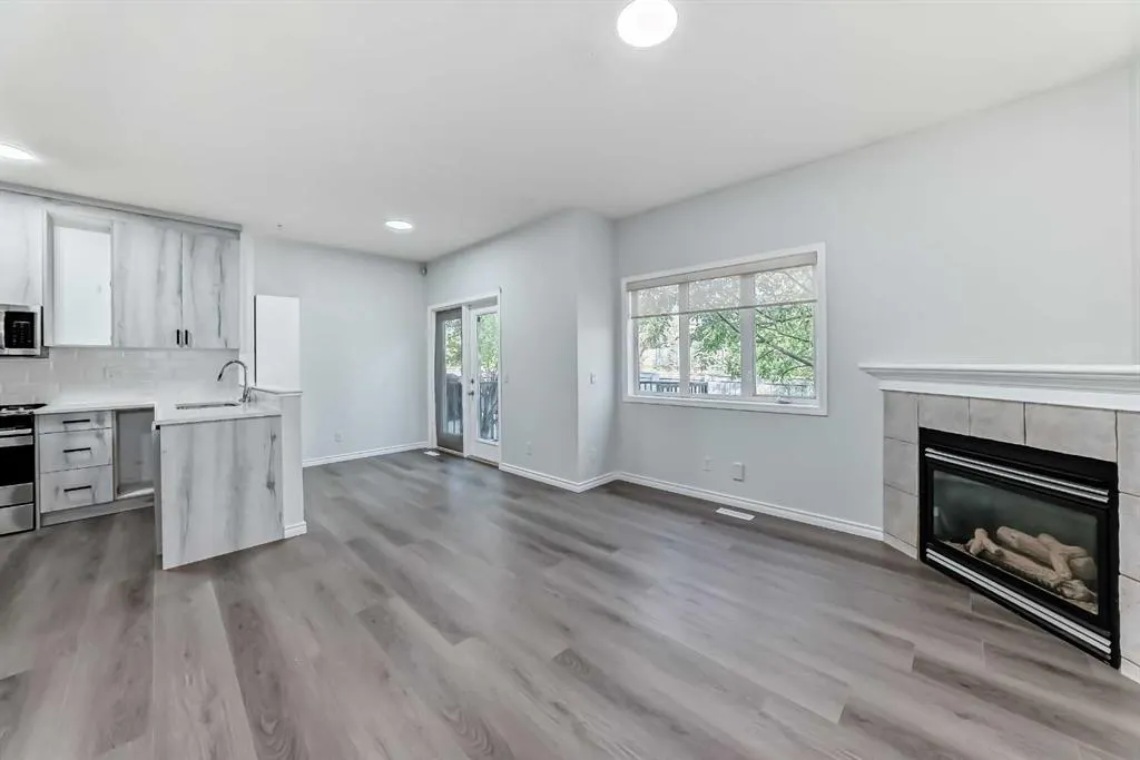 92 simcoe Place SW