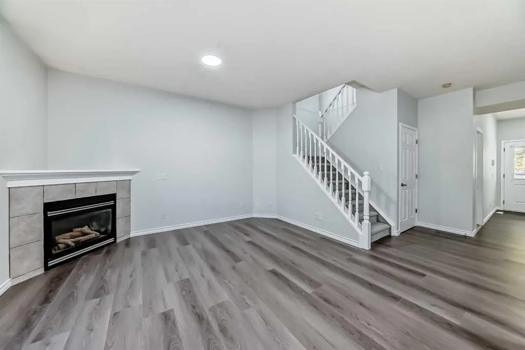 92 simcoe Place SW