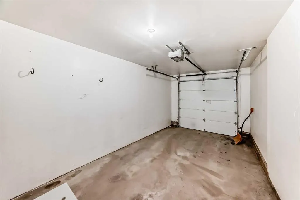 92 simcoe Place SW