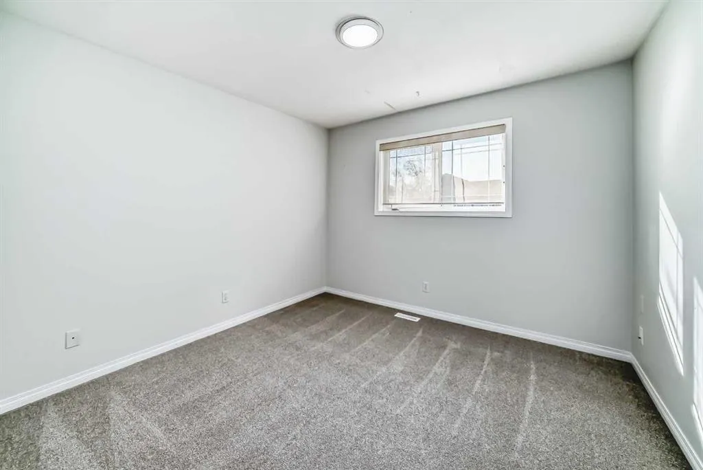 92 simcoe Place SW