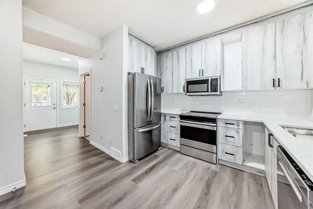 92 simcoe Place SW