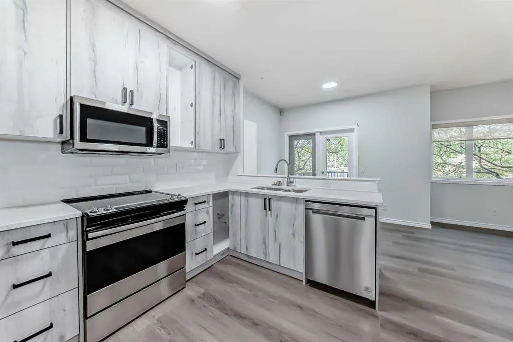 92 simcoe Place SW