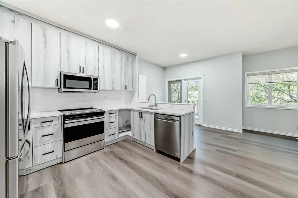 92 simcoe Place SW