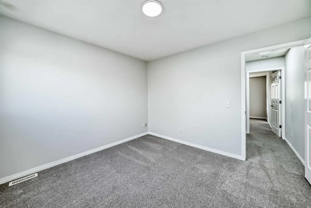 92 simcoe Place SW