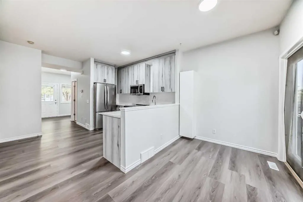 92 simcoe Place SW