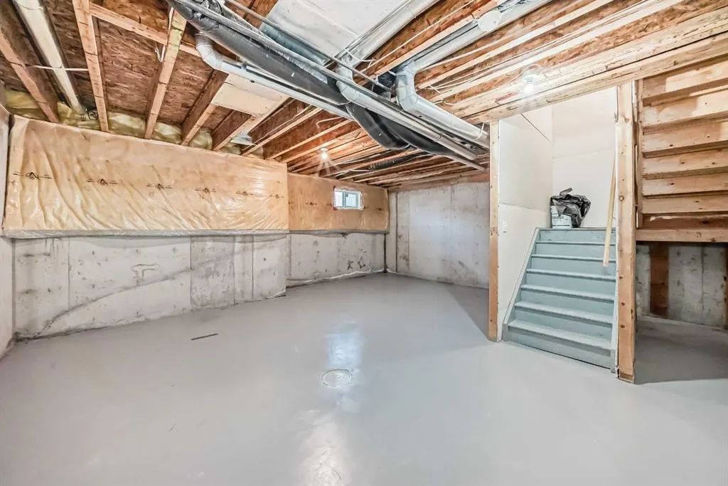 92 simcoe Place SW