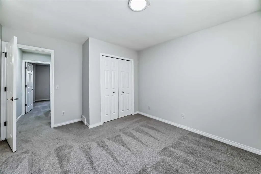 92 simcoe Place SW