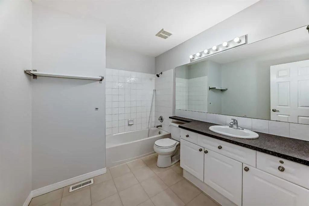 92 simcoe Place SW