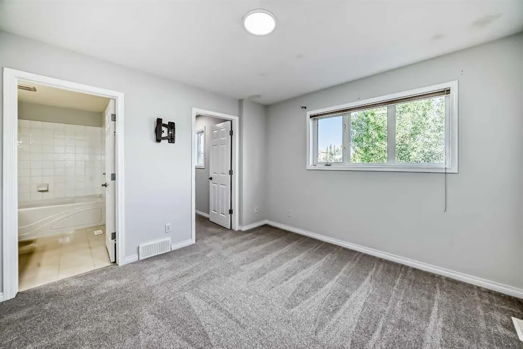 92 simcoe Place SW