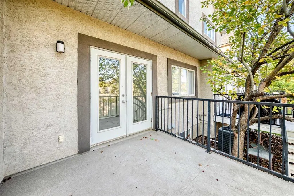 92 simcoe Place SW