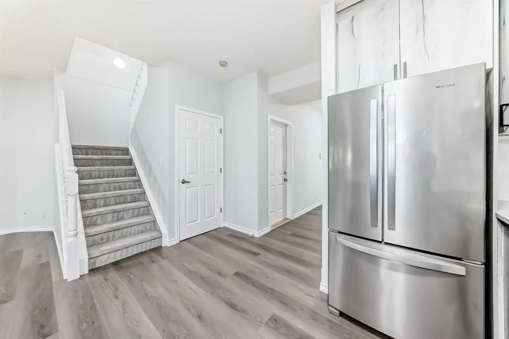 92 simcoe Place SW
