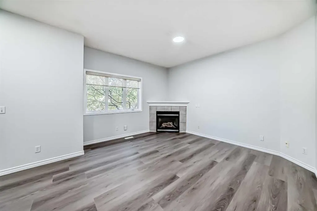92 simcoe Place SW