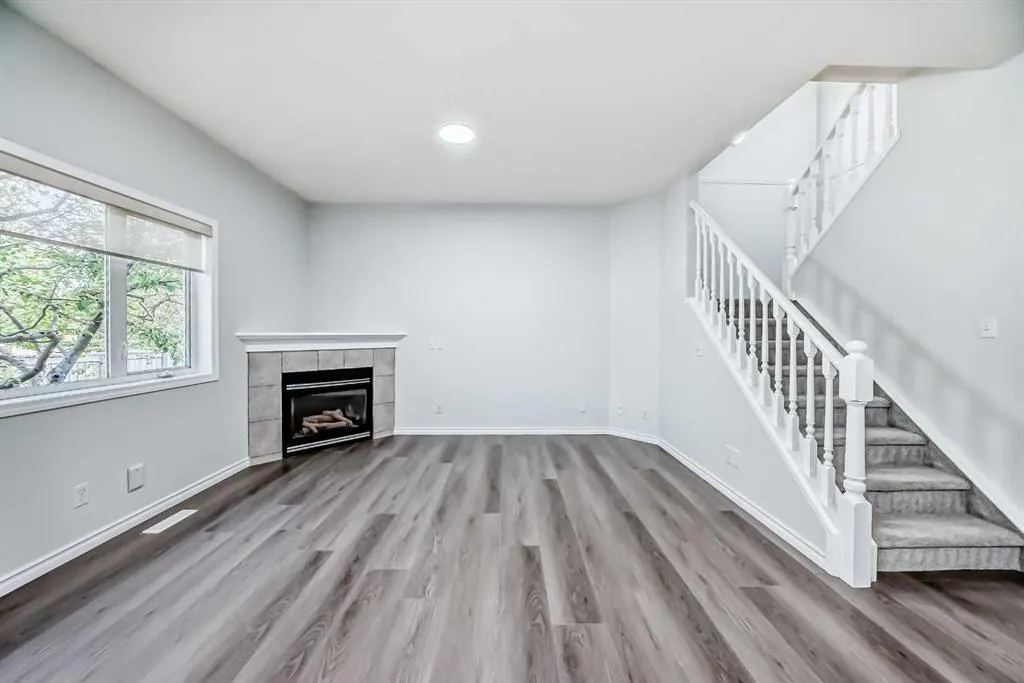 92 simcoe Place SW