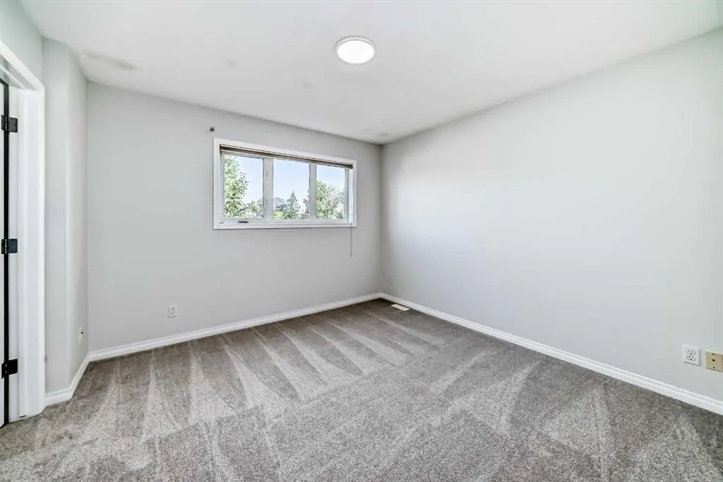 92 simcoe Place SW